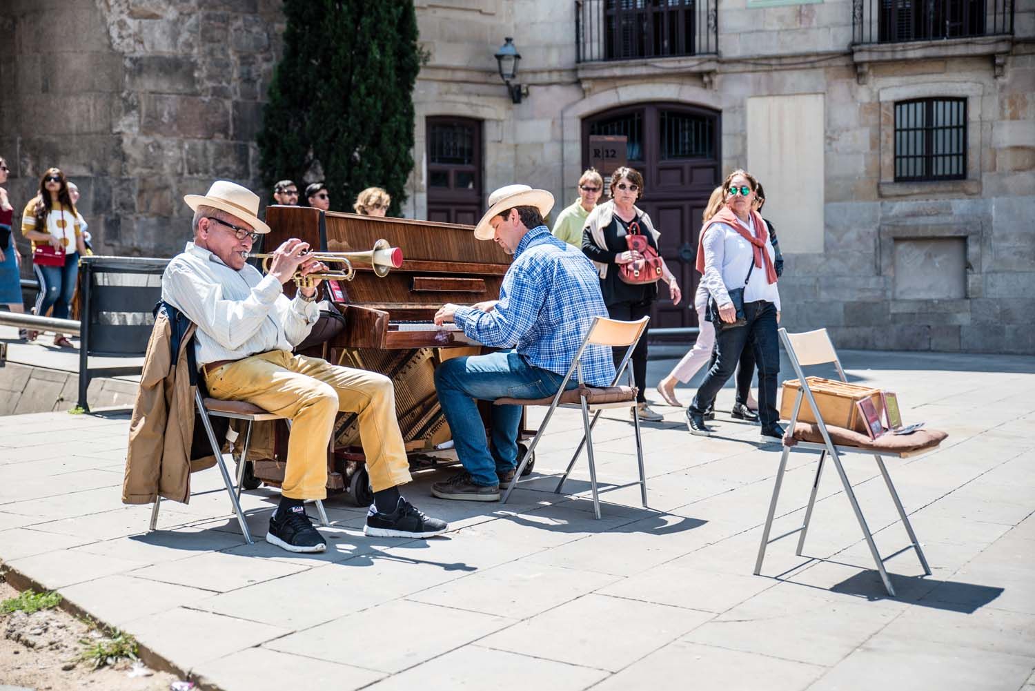 Straßenmusikanten in der Altstadt Barcelonas
